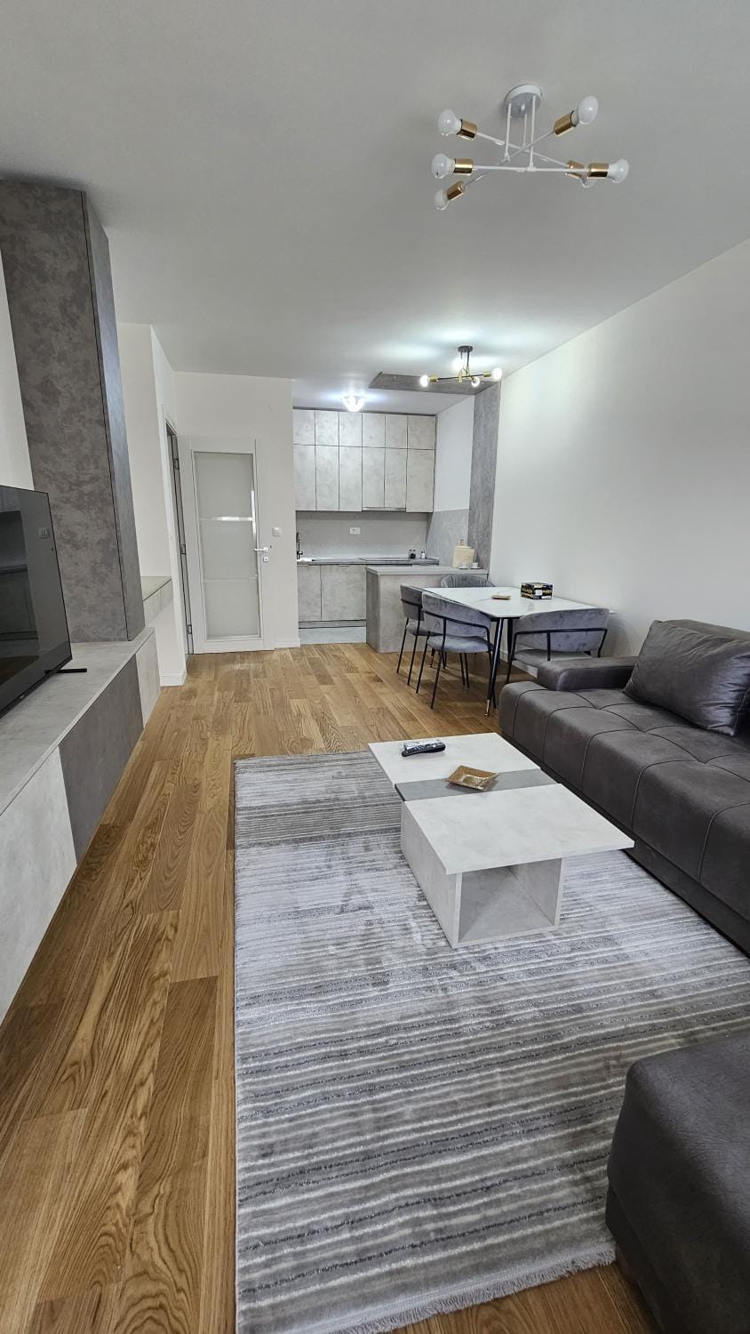 Spring, Day, TV and multimedia, Living room, Seating area