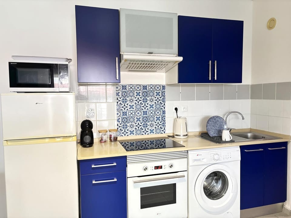 microwave, oven, kitchen