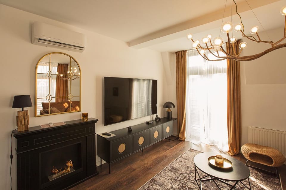 TV and multimedia, Living room, fireplace