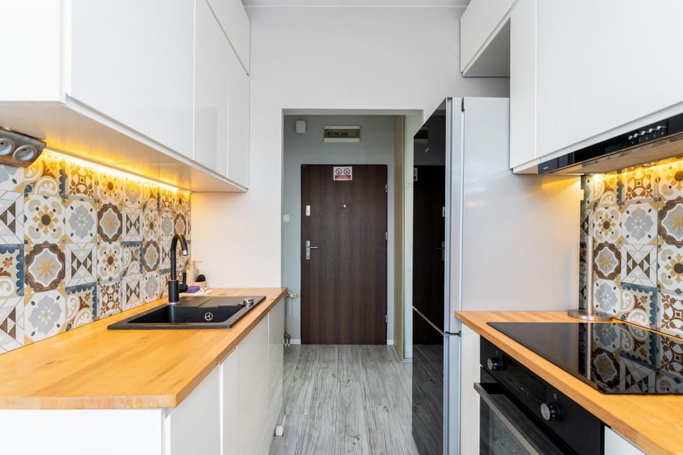 Kitchen or kitchenette, oven, stove