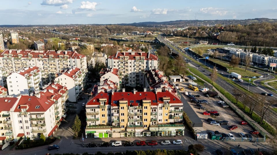 Bird's eye view, Location