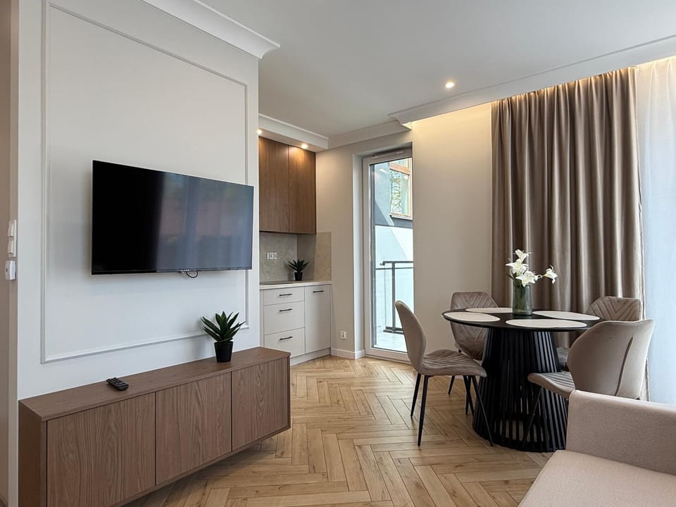 TV and multimedia, Dining area