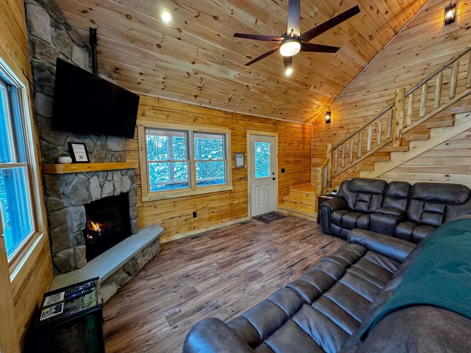 73R 73R Brand new log home on quiet side House in Littleton