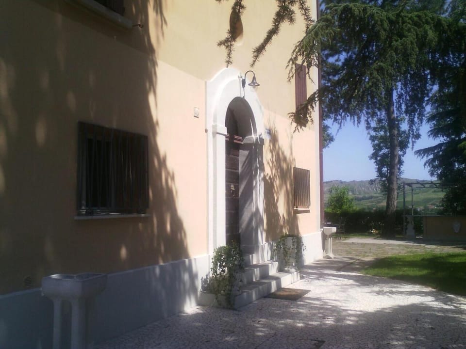 Villa Montrona RR Bed and Breakfast in Emilia-Romagna