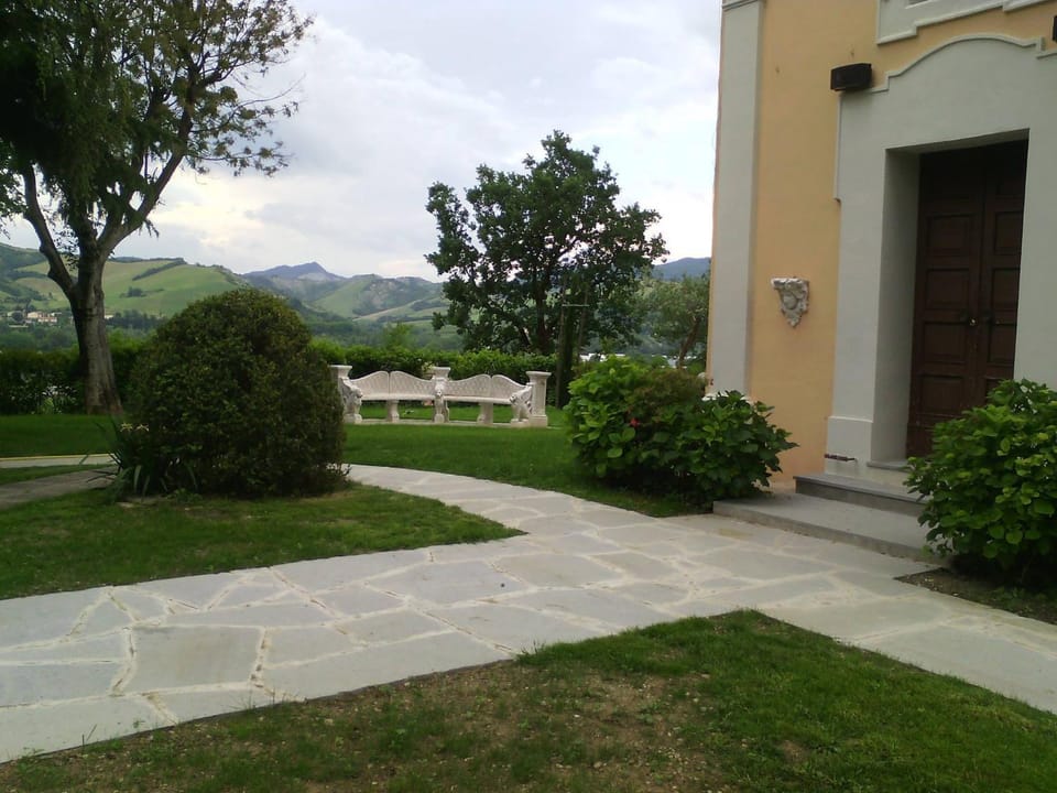 Villa Montrona RR Bed and Breakfast in Emilia-Romagna