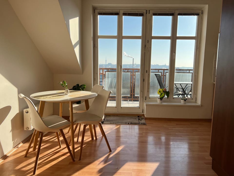 View (from property/room), Seating area, Dining area