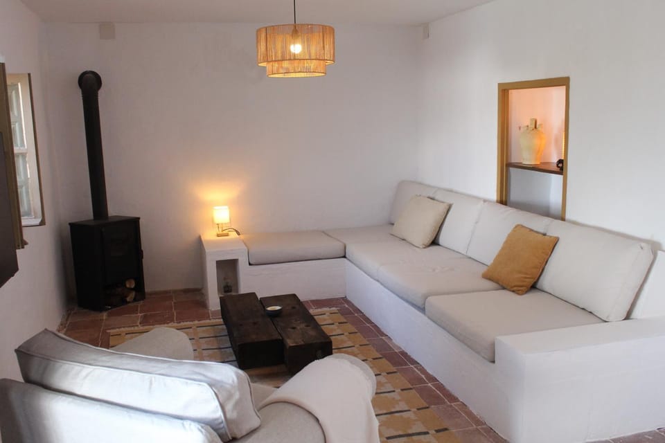 Seating area, fireplace