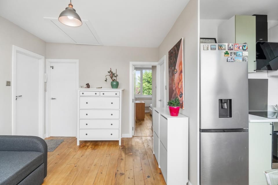 Amazing Top Floor Flat with Nice View Apartment in London