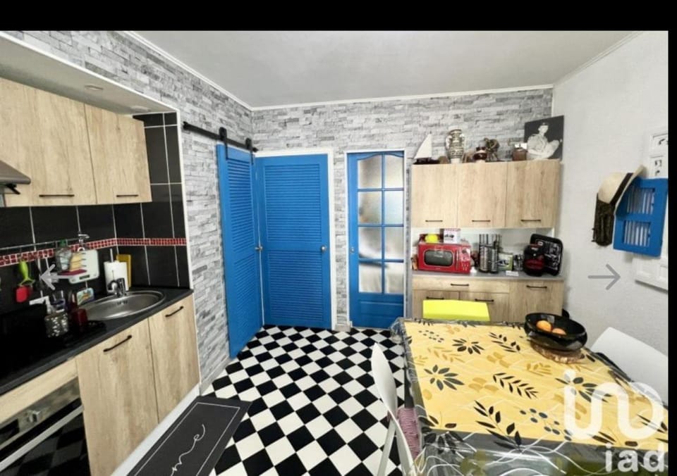 Kitchen or kitchenette, Photo of the whole room, Dining area