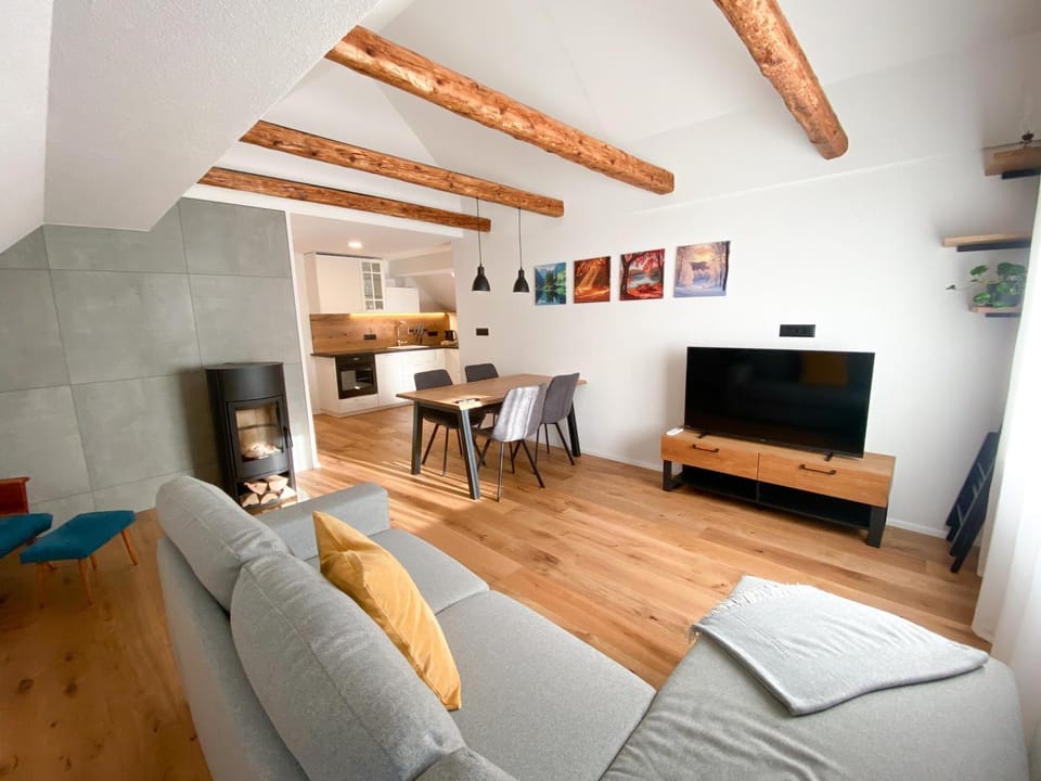 TV and multimedia, Living room, Seating area, Dining area, Evening entertainment