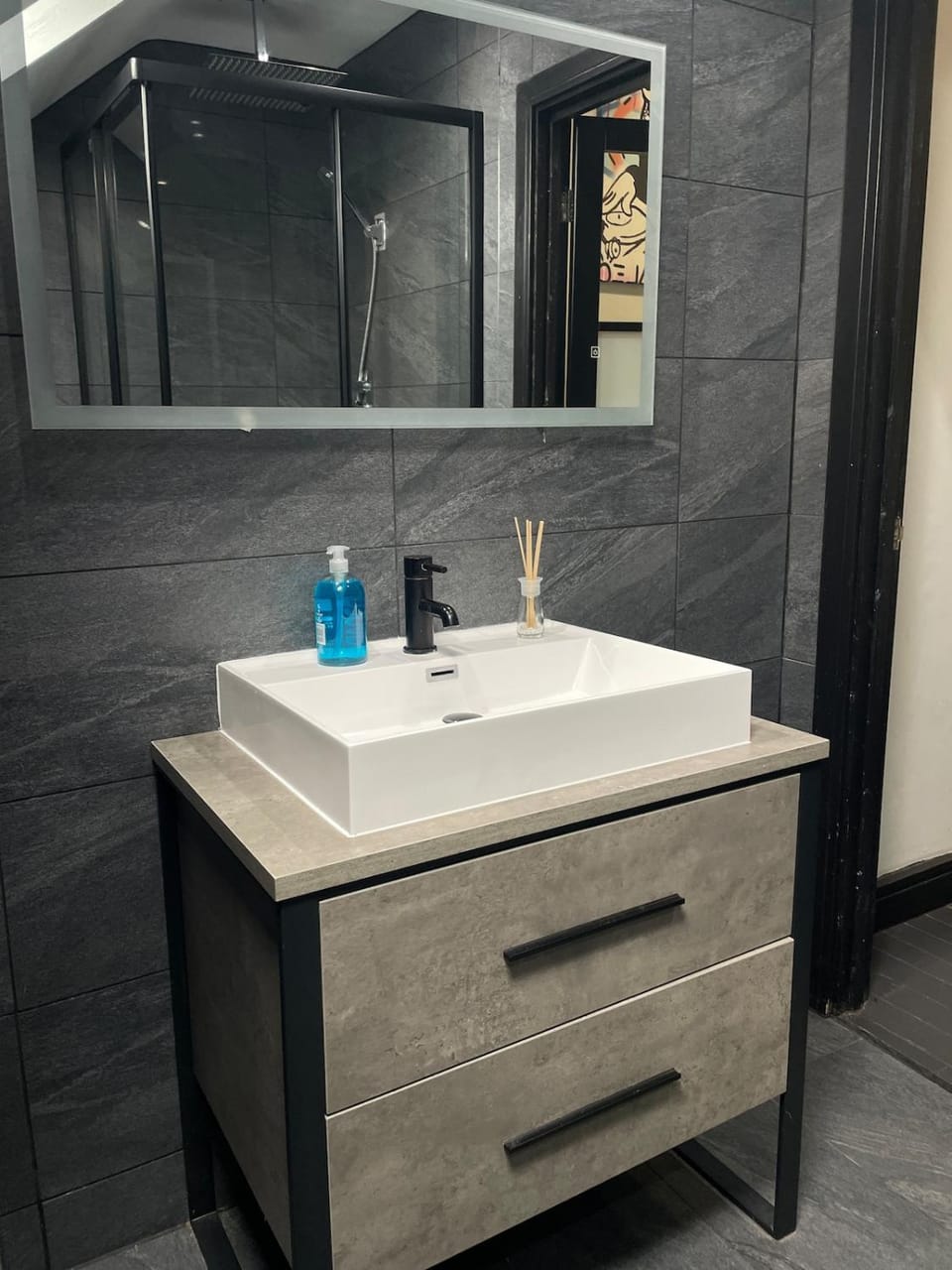 ResiLets - The Monopoly Apartment - Large 4 bedroom Apartment in England