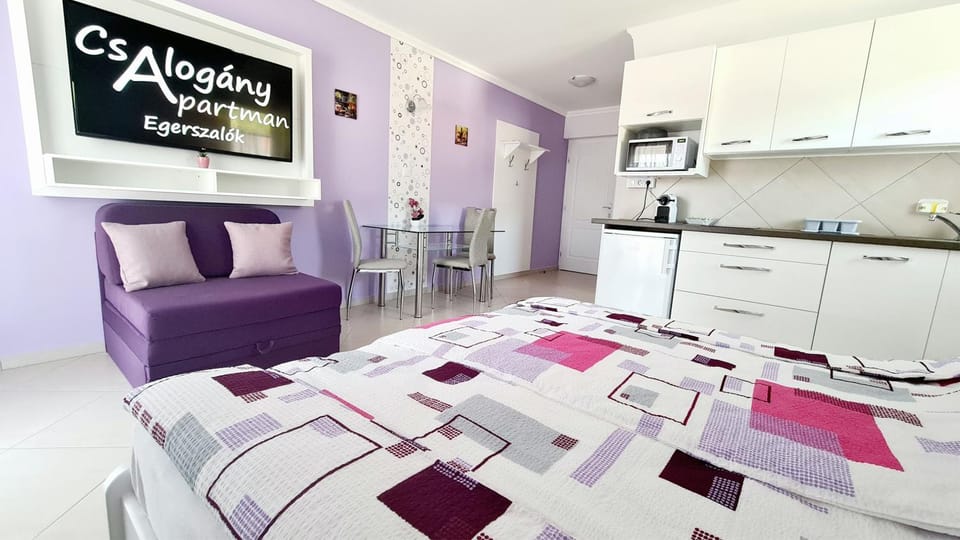 Kitchen or kitchenette, Living room, Photo of the whole room, Dining area, Bedroom