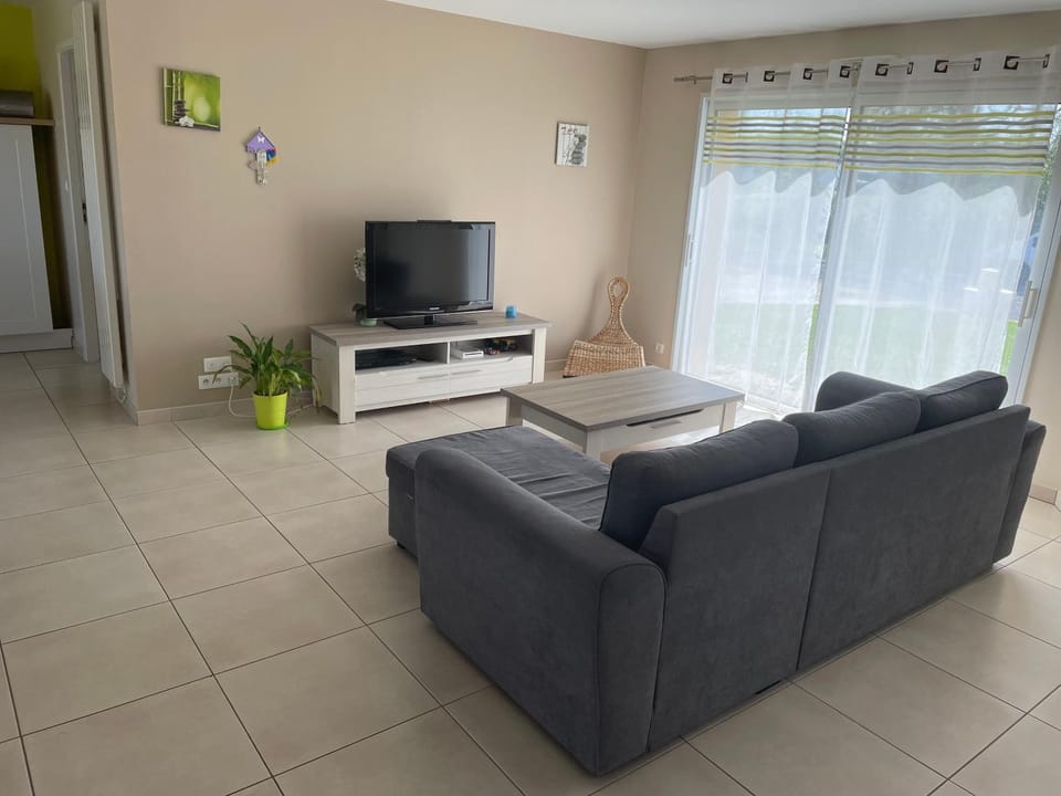 Communal lounge/ TV room, TV and multimedia, Living room, Seating area, Evening entertainment