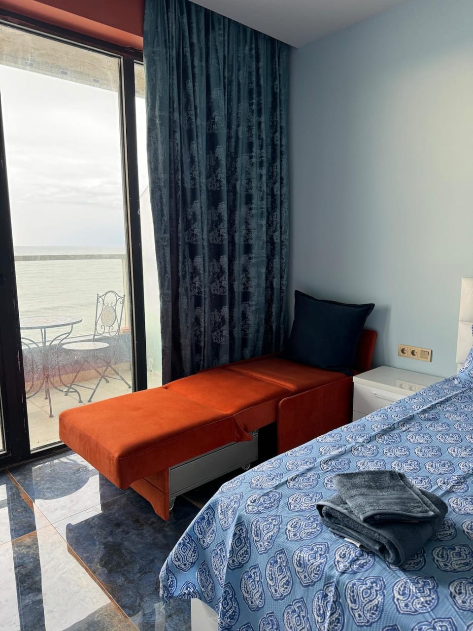 Bed, Balcony/Terrace, Living room, Seating area, Bedroom, Sea view