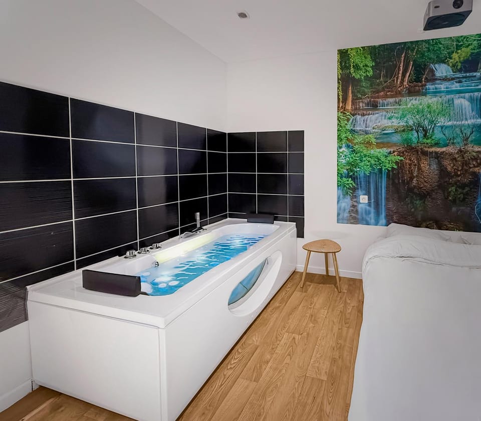 Studio Design N3 avec Jacuzzi & Ambiance Cozy Apartment in Hauts-de-France