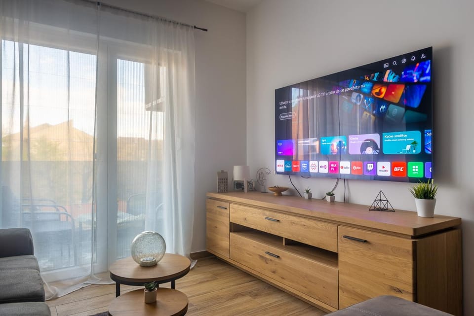 Communal lounge/ TV room, TV and multimedia, Living room, Seating area