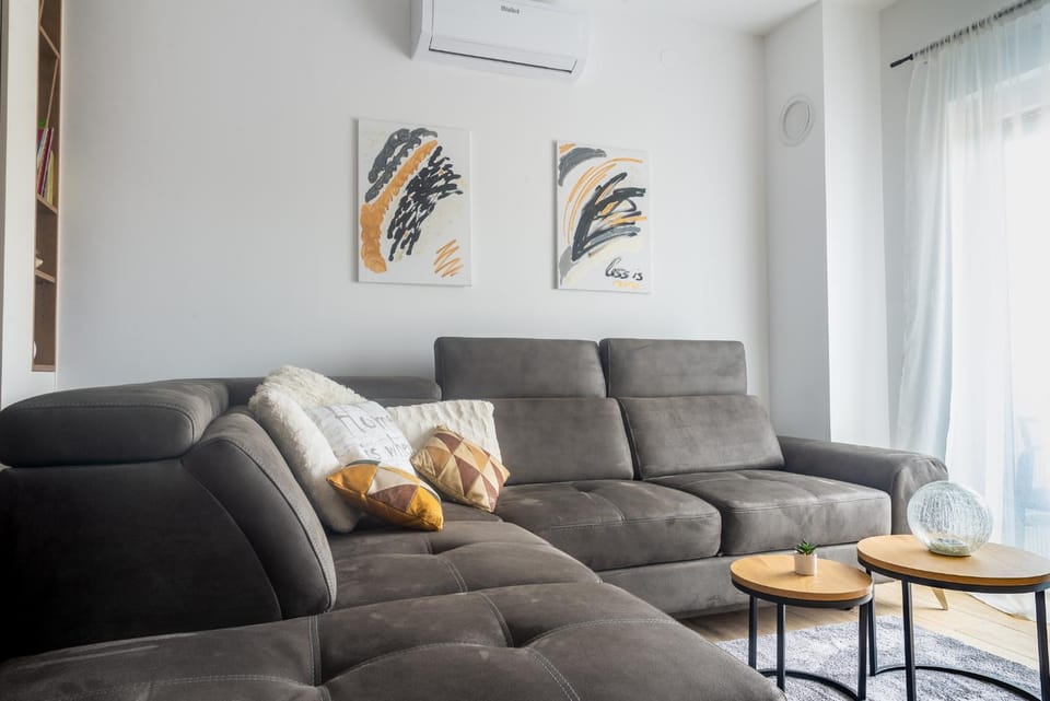 Living room, Seating area, air conditioner