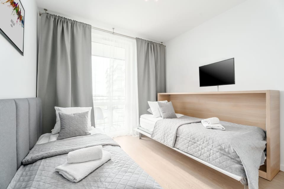 Bed, TV and multimedia, Bedroom
