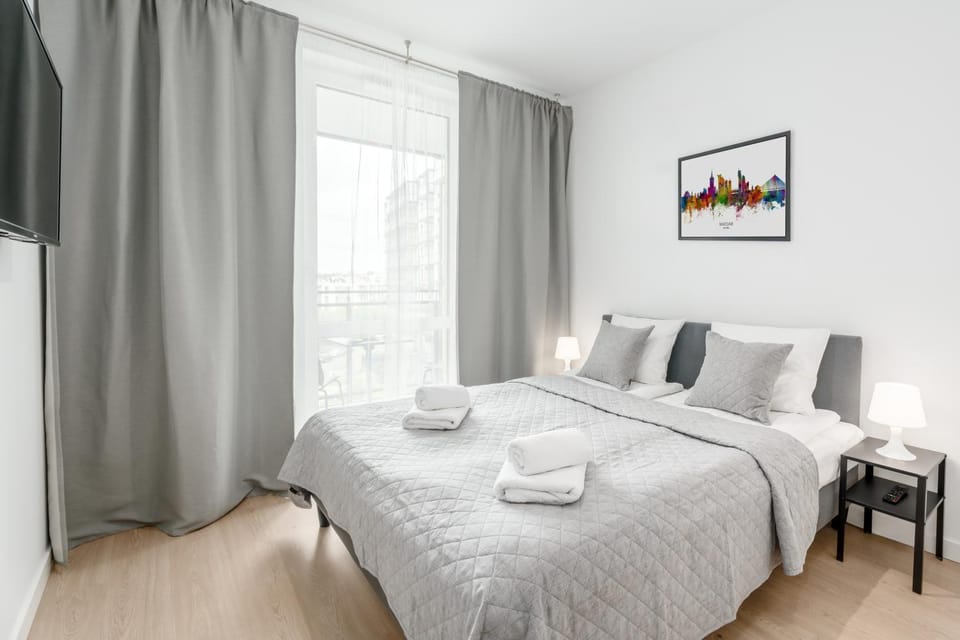 Bed, TV and multimedia, Bedroom