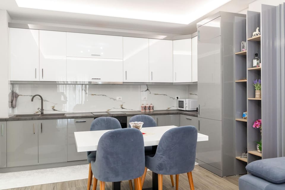 Kitchen or kitchenette, Living room, Seating area, Dining area, minibar, pet friendly, stove