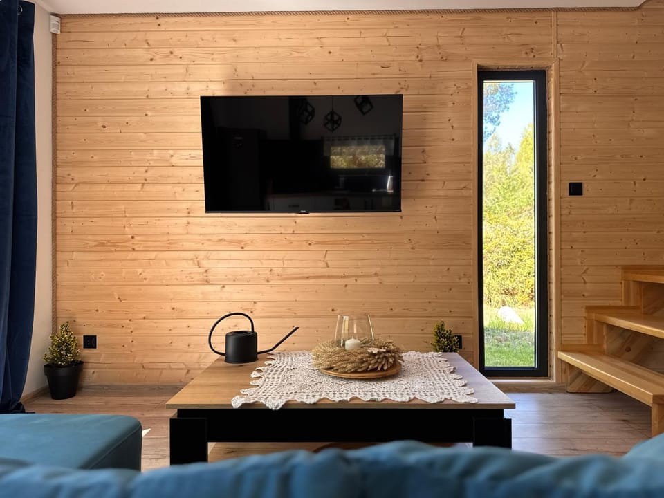 Communal lounge/ TV room, TV and multimedia, Living room, Seating area, Evening entertainment