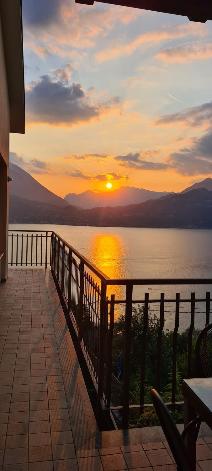 Villa gli Ulivi - Bariloche Lake & Mountain View Villa in Province of Lecco