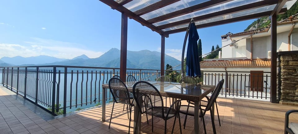 Villa gli Ulivi - Bariloche Lake & Mountain View Villa in Province of Lecco