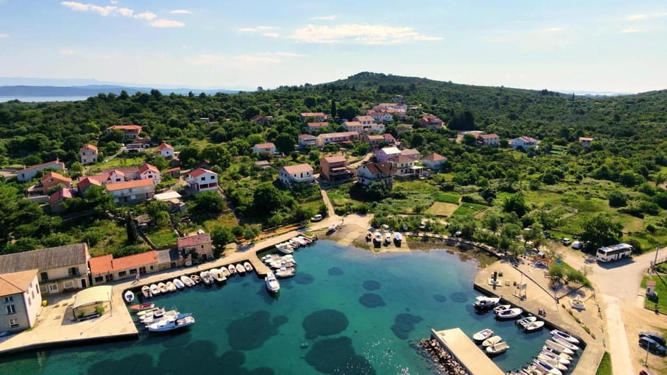 Property building, Nearby landmark, Day, Bird's eye view, City view, Sea view