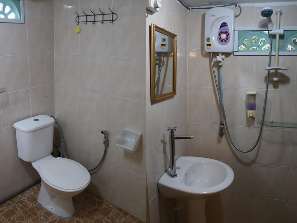 Shower, Toilet