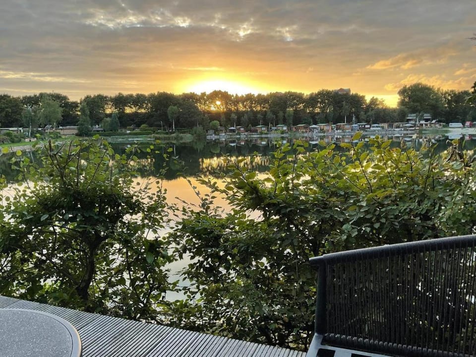 Luxe nieuwbouw chalet aan het water Chalet in Gelderland, Netherlands