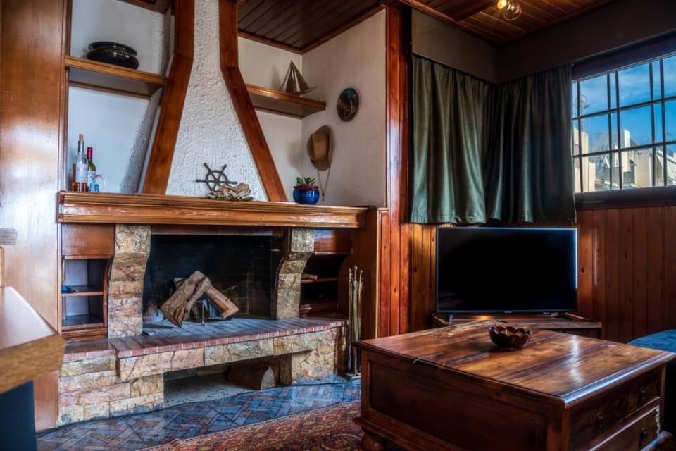 TV and multimedia, Living room, fireplace