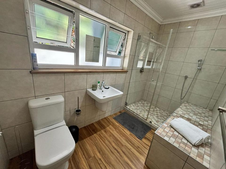 Shower, Bathroom, towels