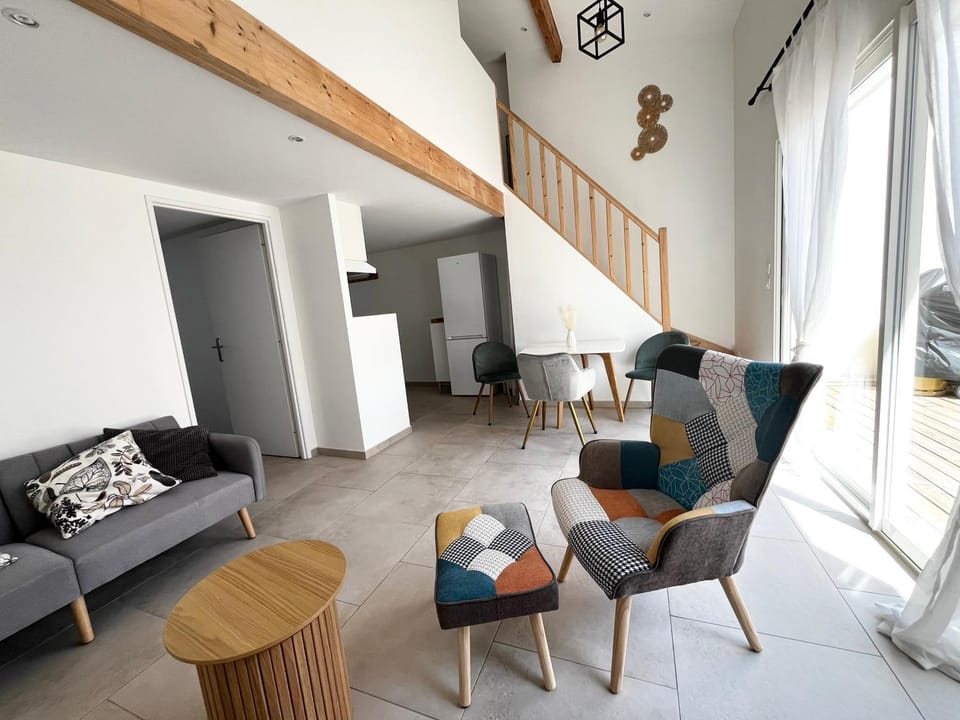 Living room, Seating area
