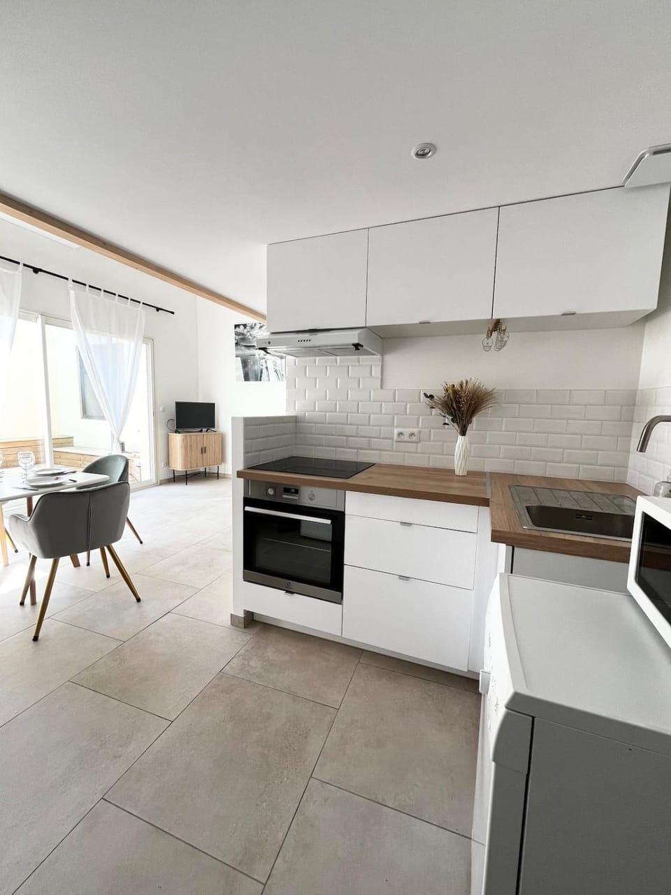Kitchen or kitchenette, Dining area, dishwasher, oven, stove, toaster
