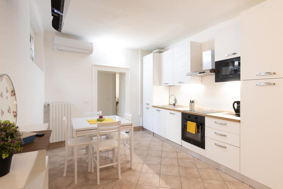 TV and multimedia, Kitchen or kitchenette, Dining area, oven, pet friendly, stove