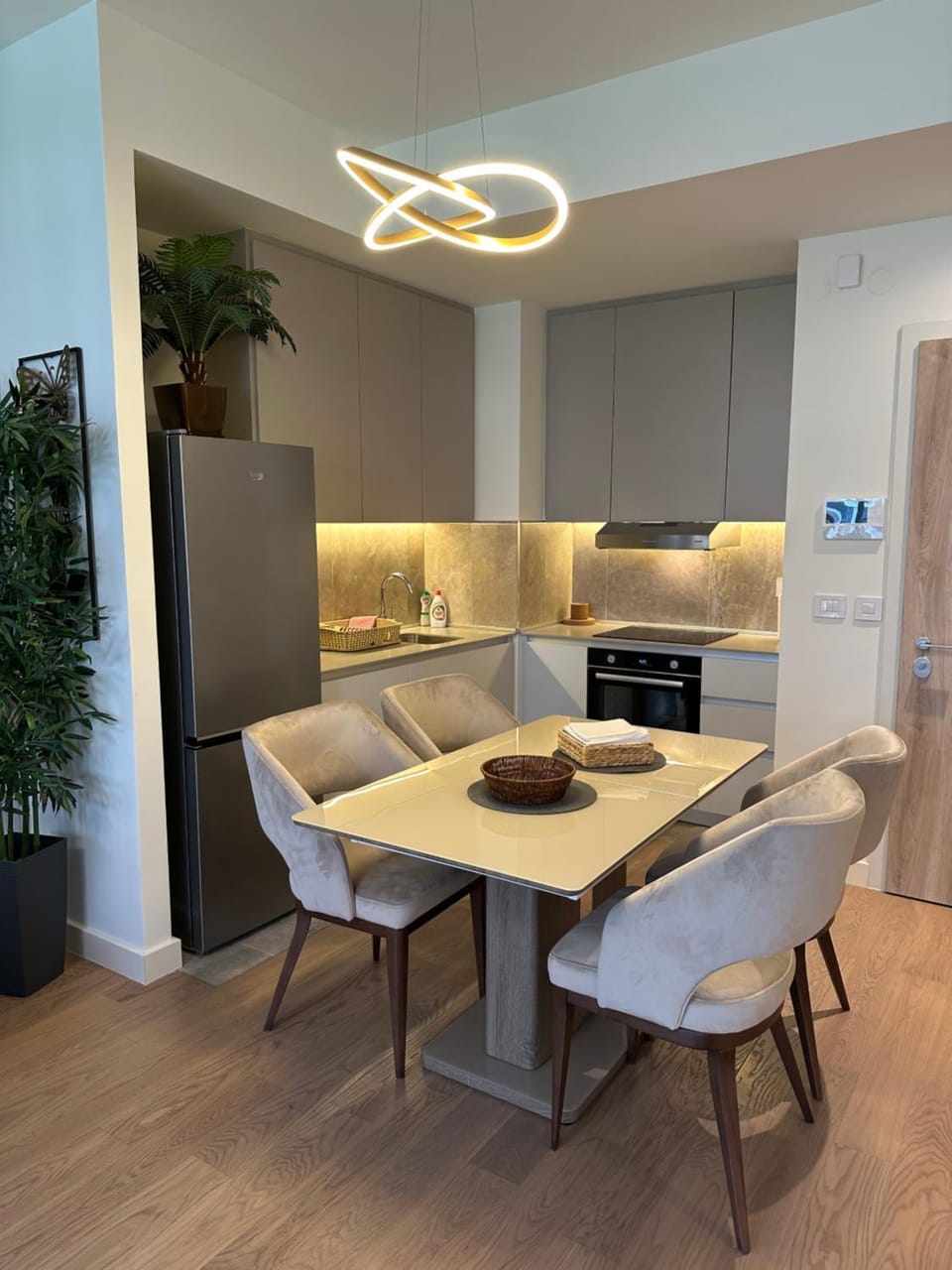 Kitchen or kitchenette, Seating area, Dining area, oven, stove