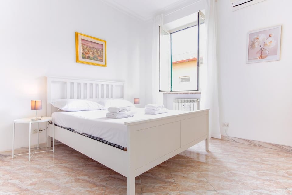 Bed, Photo of the whole room, Bedroom, towels, air conditioner