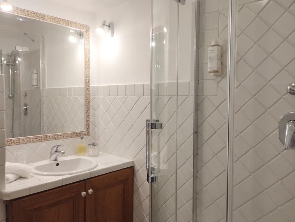 Shower, Bathroom, towels