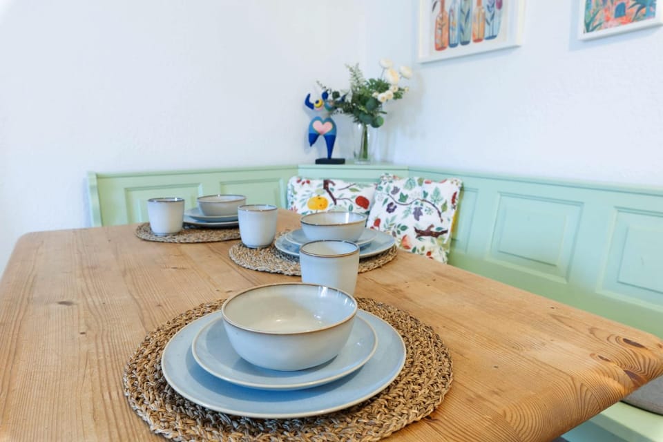 Coffee/tea facilities, Seating area, Dining area, Food
