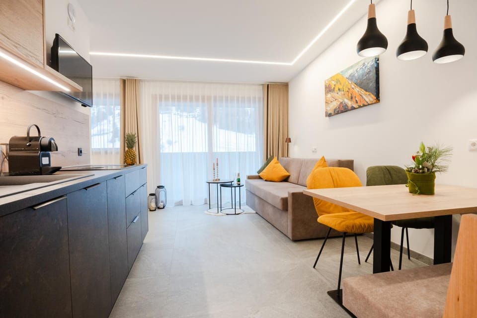 Kitchen or kitchenette, Living room, Seating area, Dining area, stove