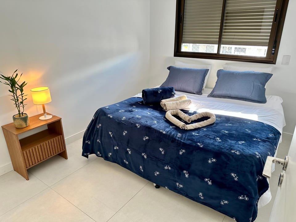 Bed, Photo of the whole room, Decorative detail, Bedroom, Pool view, bidet, towels