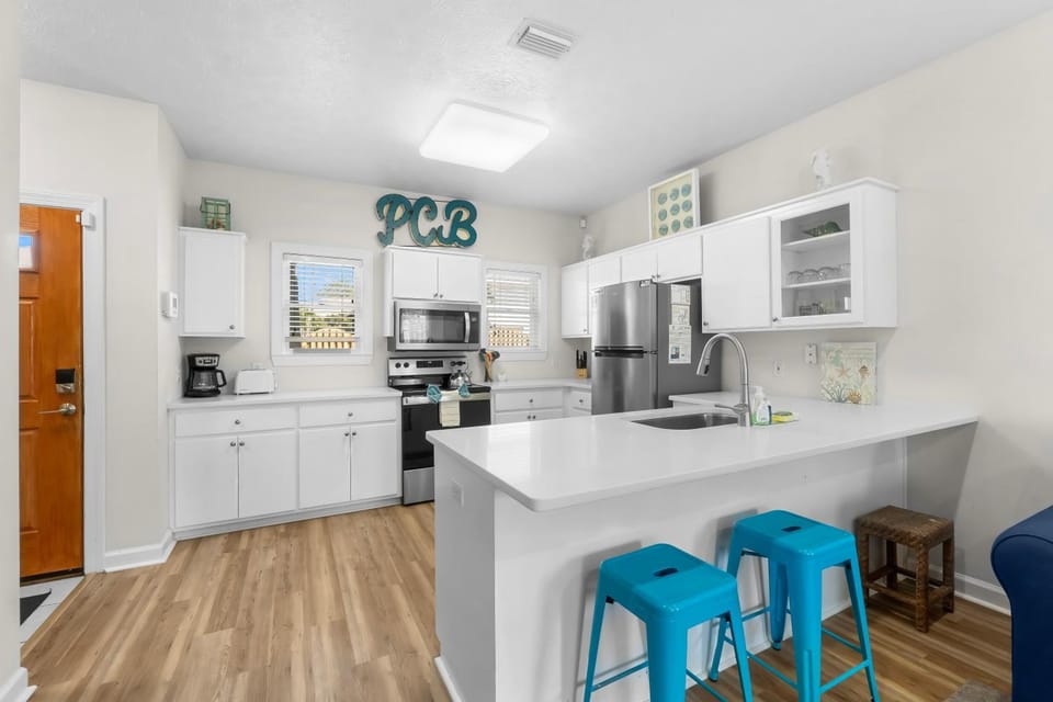 Facade/entrance, Coffee/tea facilities, Seating area, Dining area, dishwasher, oven, stove, toaster, kitchen