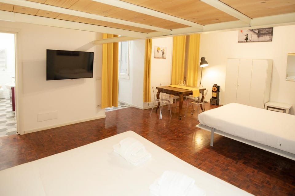 Communal lounge/ TV room, Bed, TV and multimedia, Bedroom, wardrobe