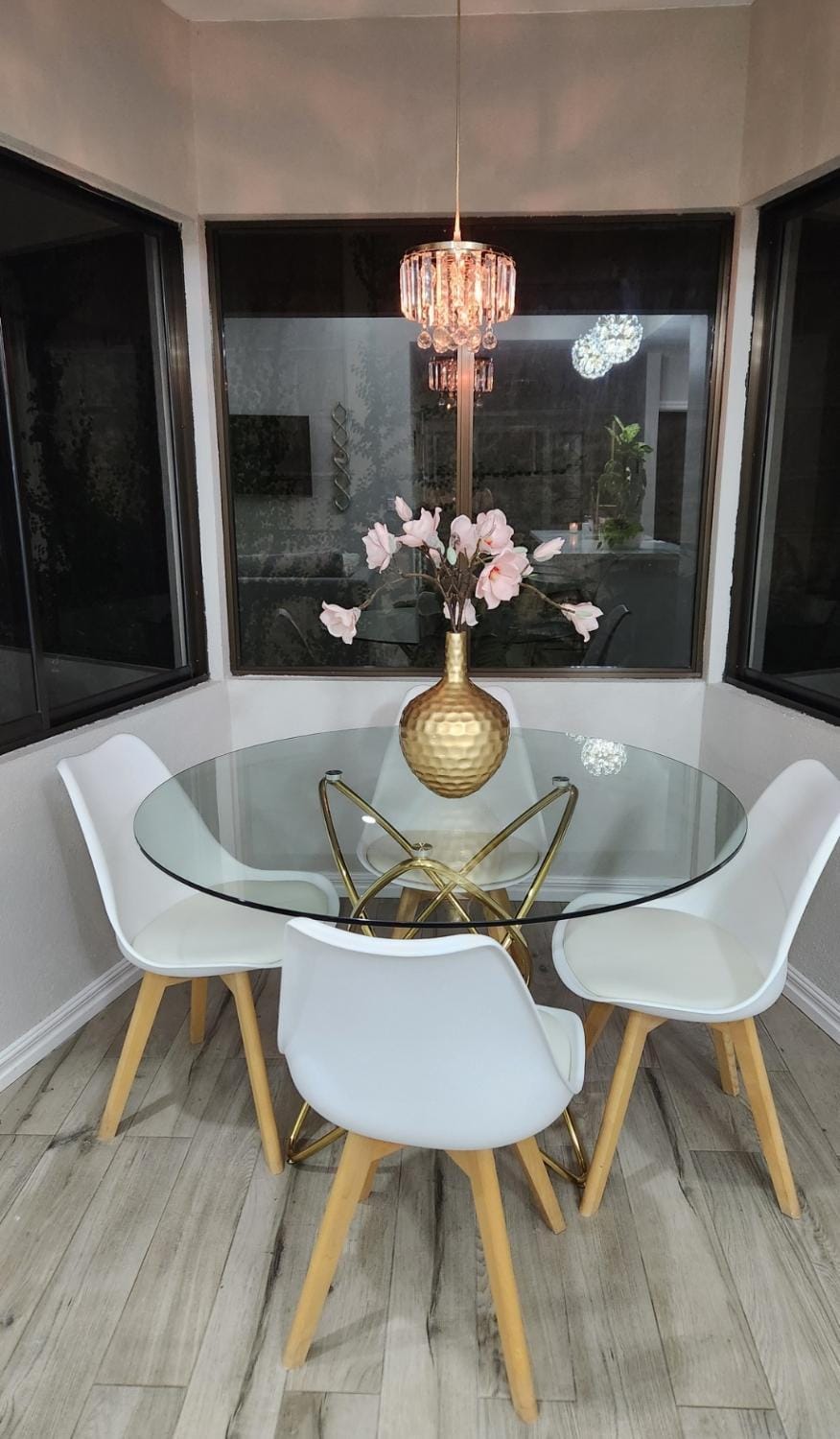 Seating area, Dining area