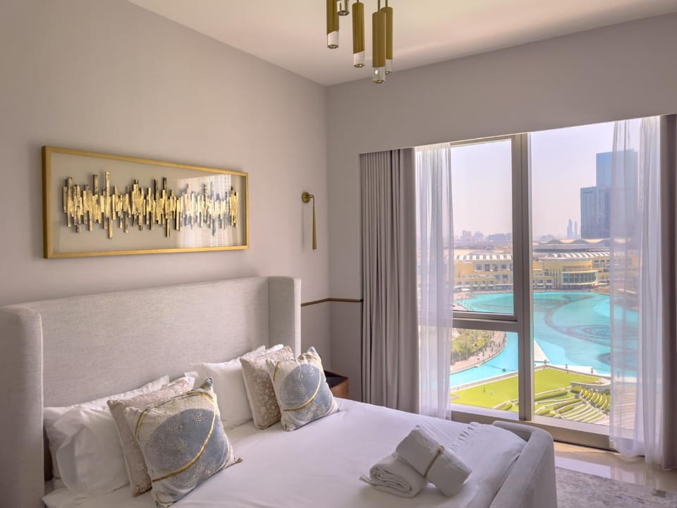 GRANDE SIGNATURE with a direct Burj Khalifa view and Private Fountain Show with DXB AIRPORT VIP Shuttle option for 8 guests Apartment in Dubai