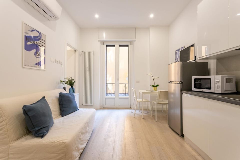 Kitchen or kitchenette, Living room, Dining area