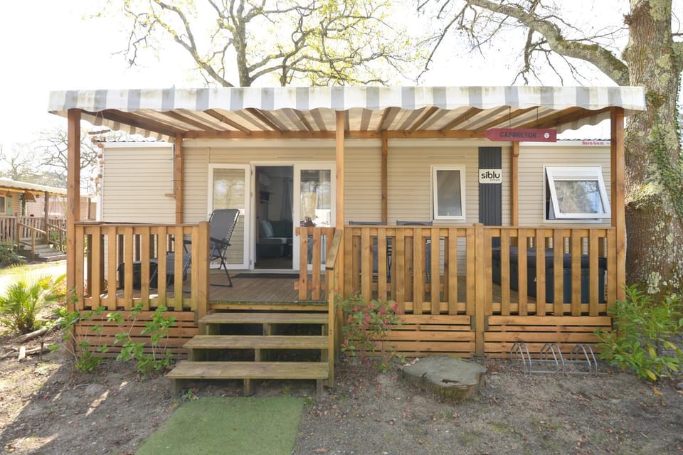 Property building, Patio, Seating area, Dining area
