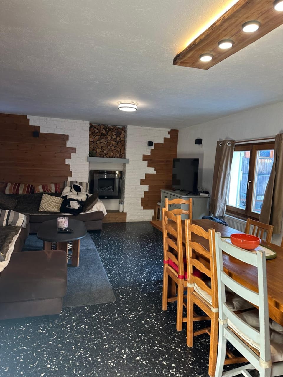 Seating area, Dining area