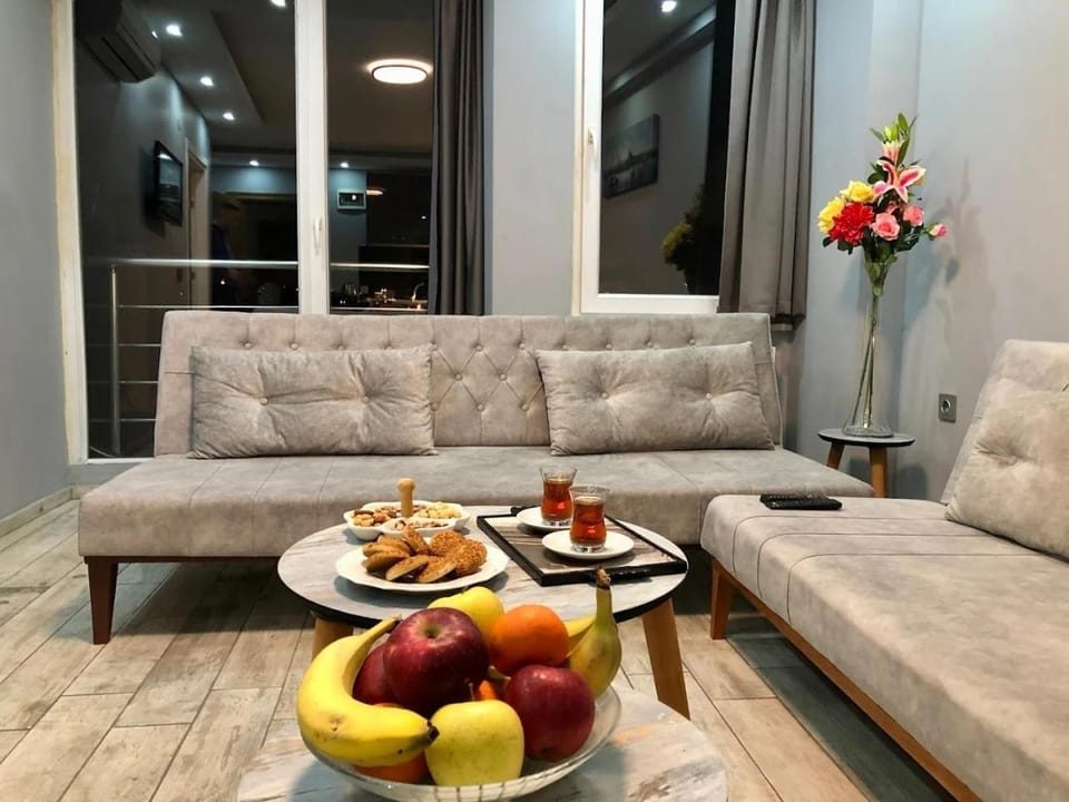 Solarium, Balcony/Terrace, Living room, Food and drinks, Seating area, Food, Meals, Drinks, Alcoholic drinks