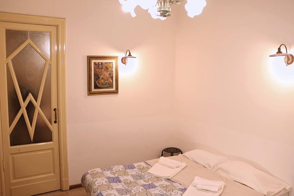 Bedroom, towels
